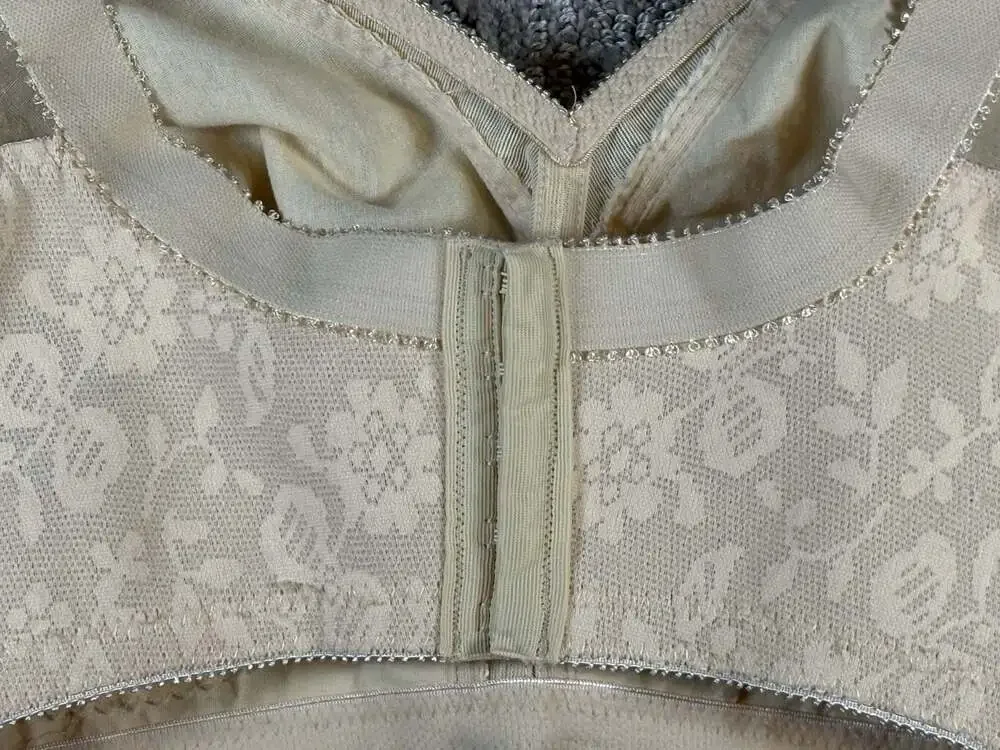 Playtex 0020 Sensational Support Floral Wireless Bra 38DDD Beige 221